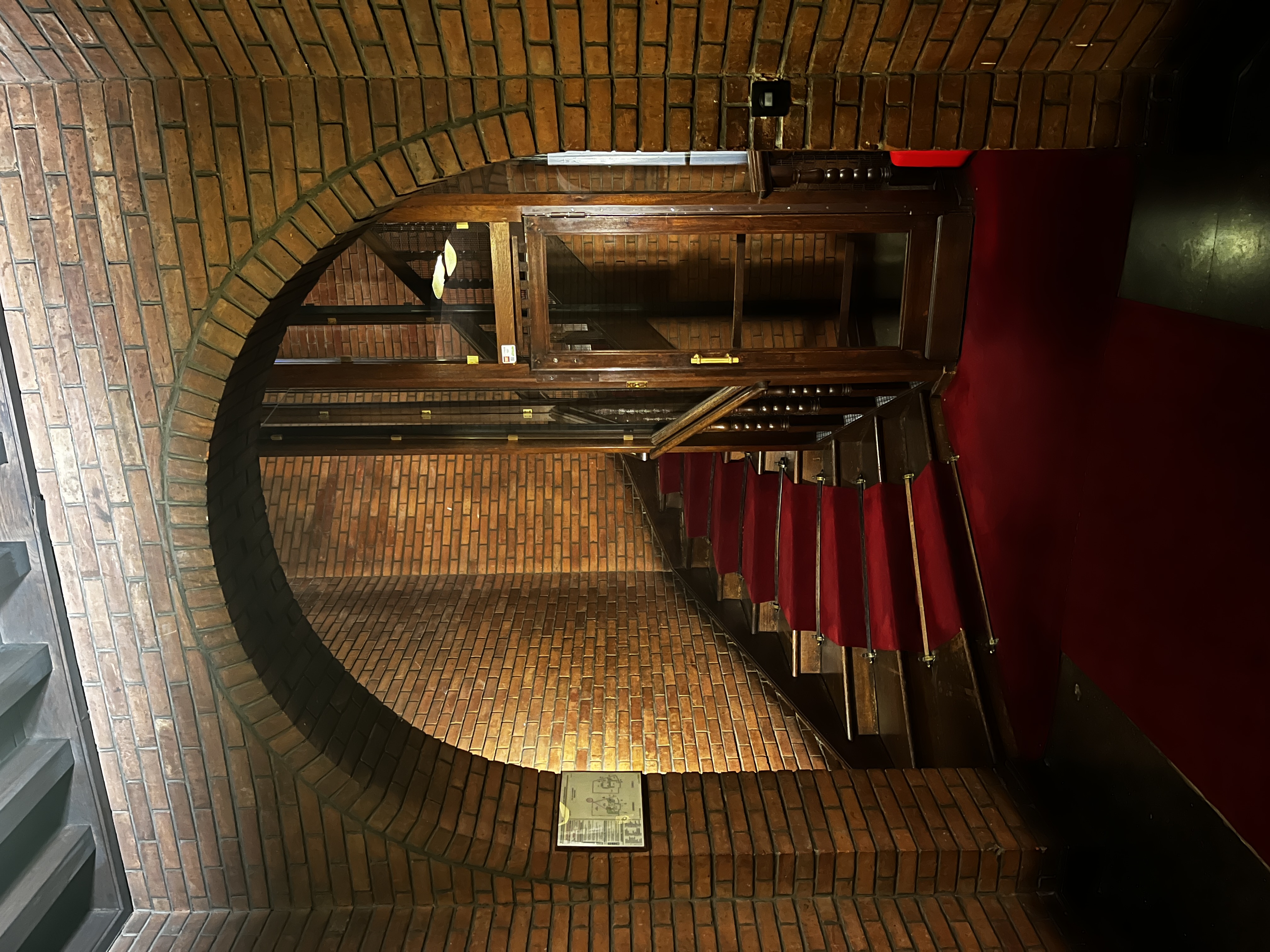 Photo intérieur de l'immeuble parisien rue de Nevers